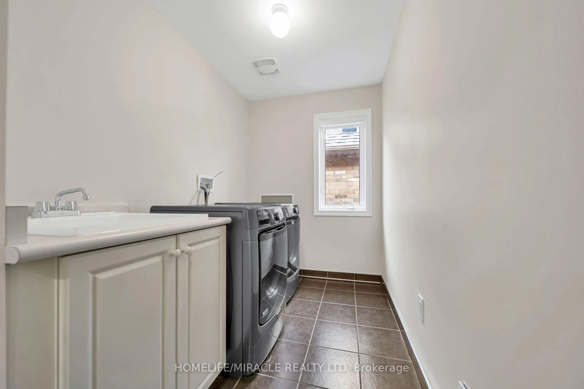 Photo 29 of 41 Hoxton Road, Brampton, Northwest Brampton — HOMEH