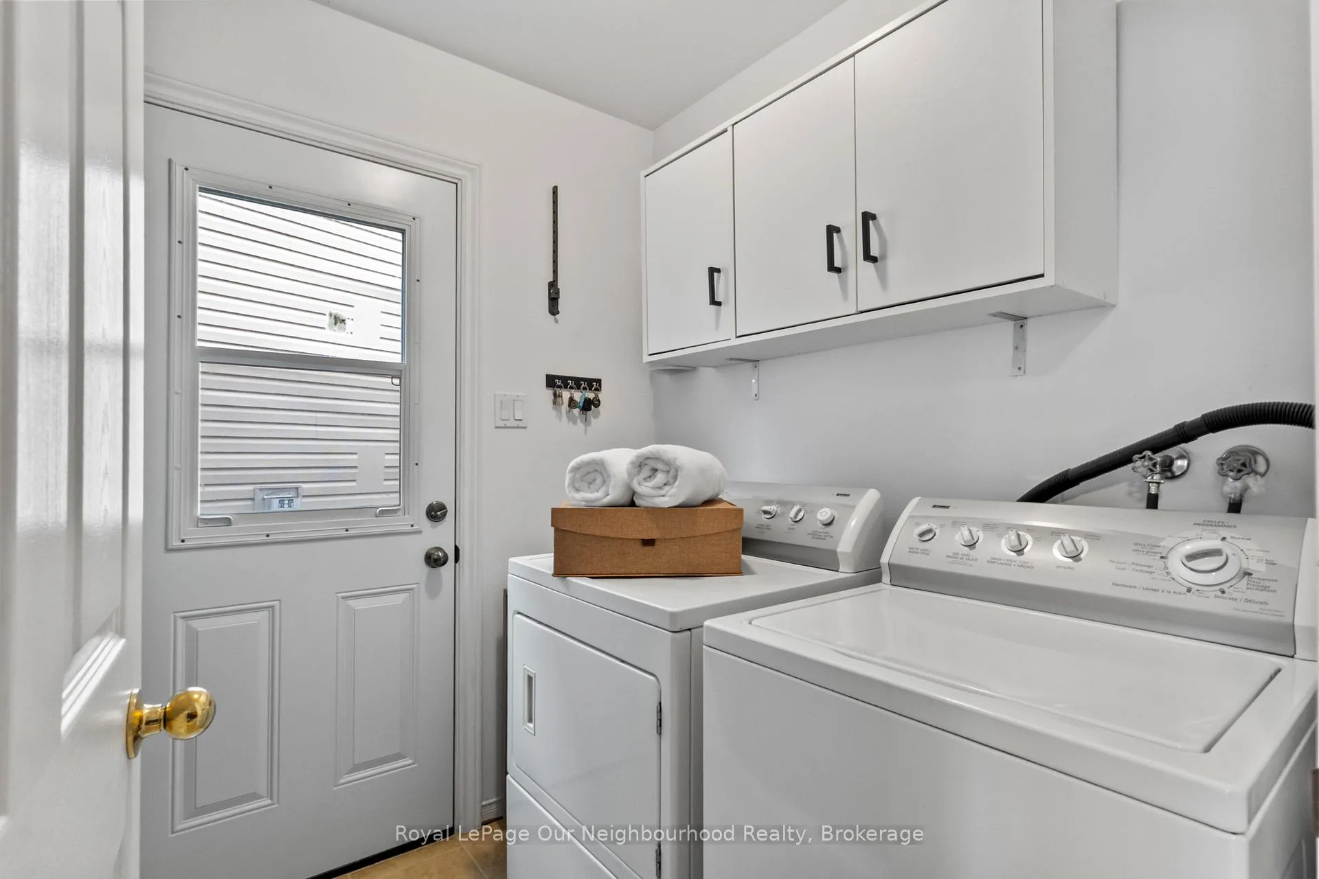 Photo 9 of 61 Fry Crescent, Clarington, Bowmanville — HOMEH