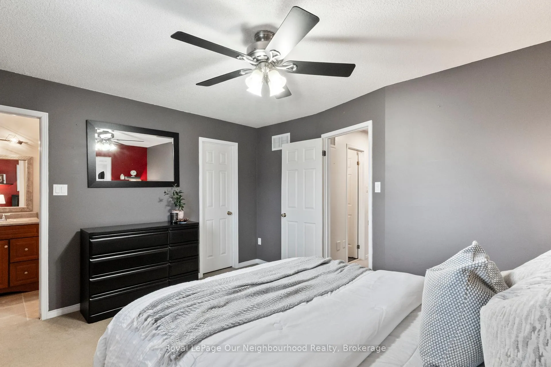 Photo 25 of 61 Fry Crescent, Clarington, Bowmanville — HOMEH