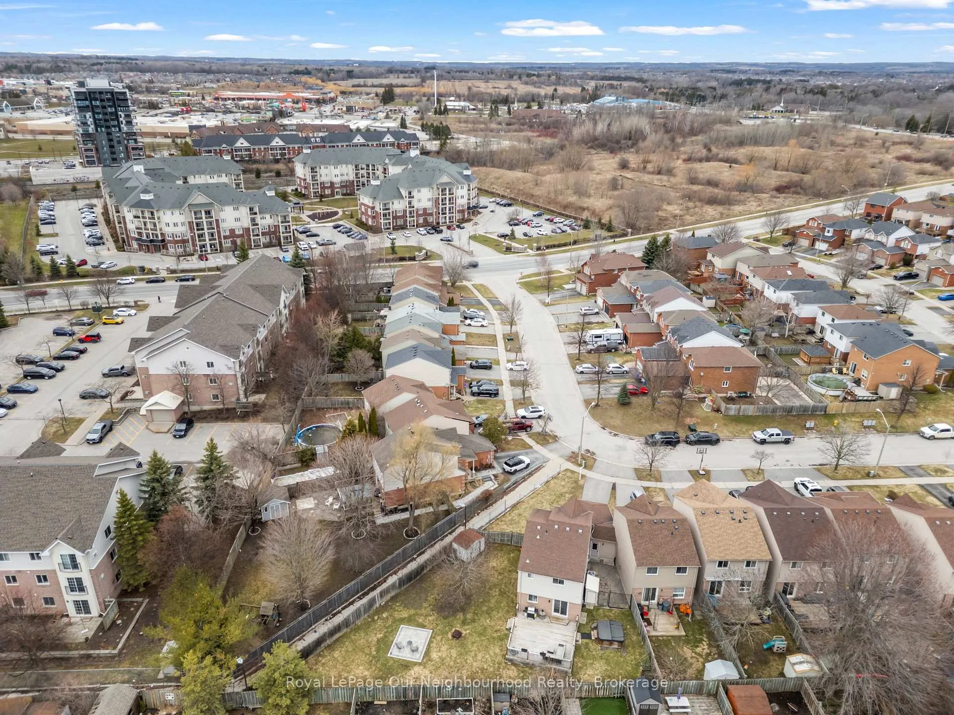 Photo 45 of 61 Fry Crescent, Clarington, Bowmanville — HOMEH