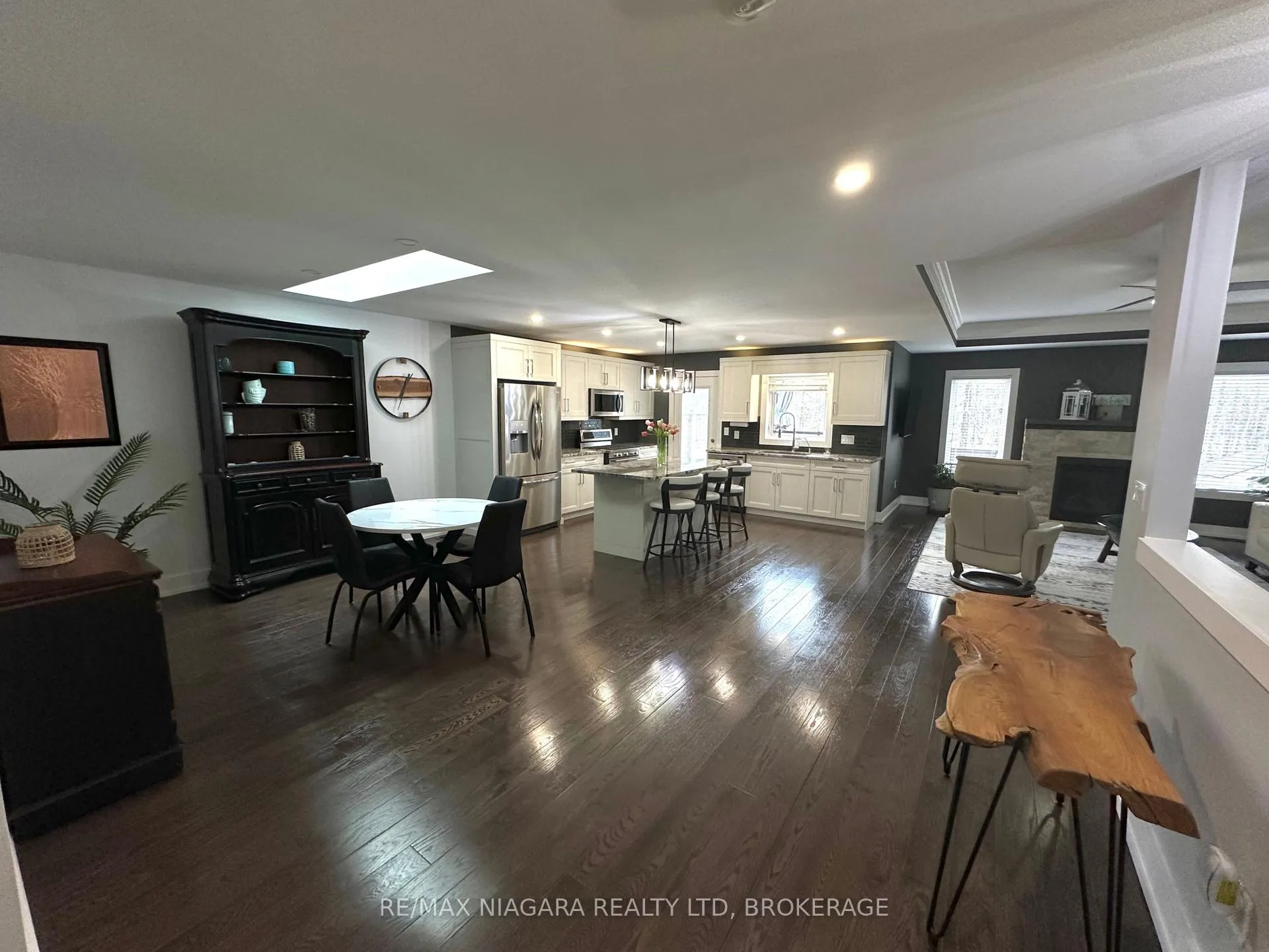 Photo 3 of 30 Renfield Street, Port Colborne, Sugarloaf — HOMEH