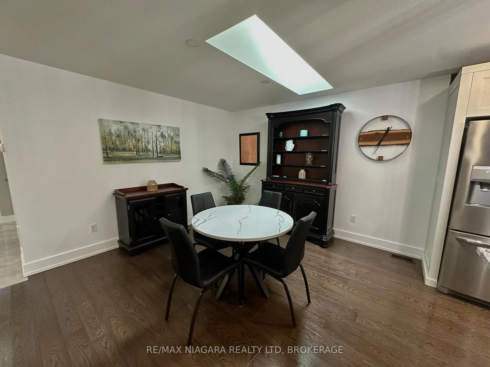 Photo 4 of 30 Renfield Street, Port Colborne, Sugarloaf — HOMEH