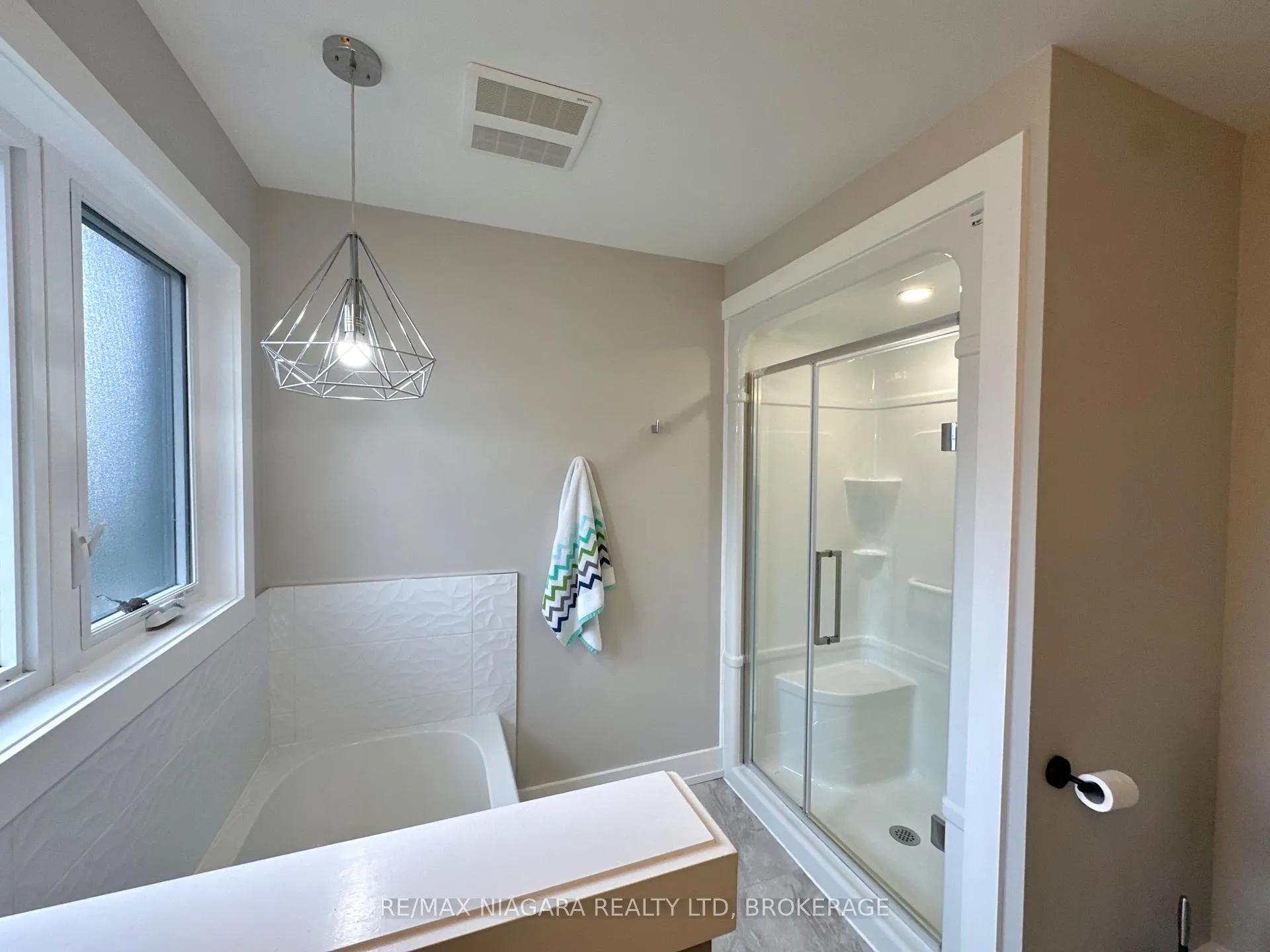 Photo 13 of 30 Renfield Street, Port Colborne, Sugarloaf — HOMEH