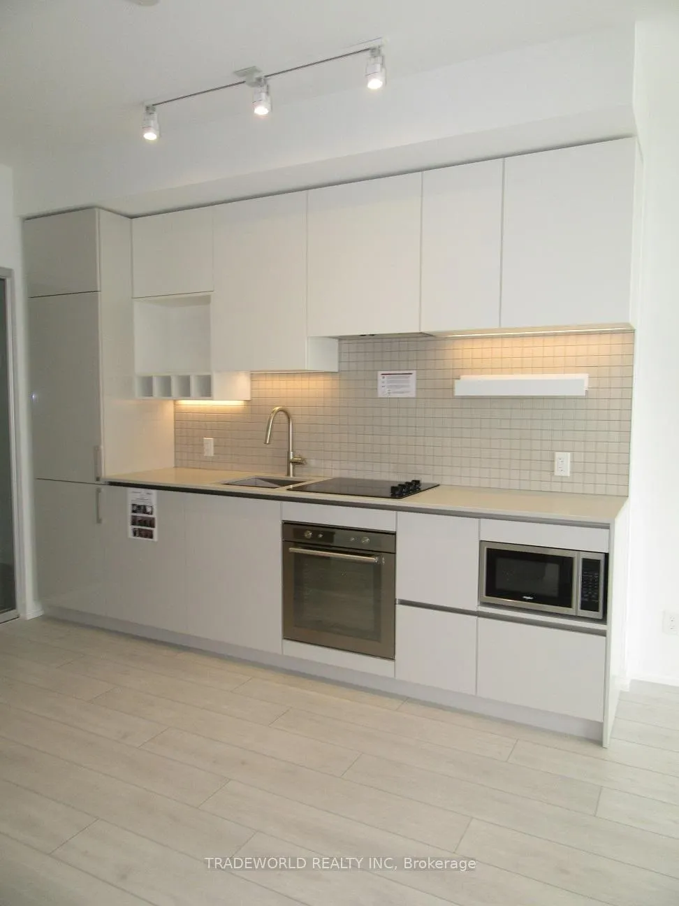 Photo 5 of Unit 805, 5 Buttermill Avenue, Vaughan, Concord — HOMEH