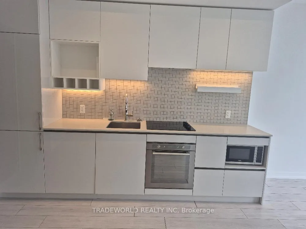 Photo 6 of Unit 805, 5 Buttermill Avenue, Vaughan, Concord — HOMEH