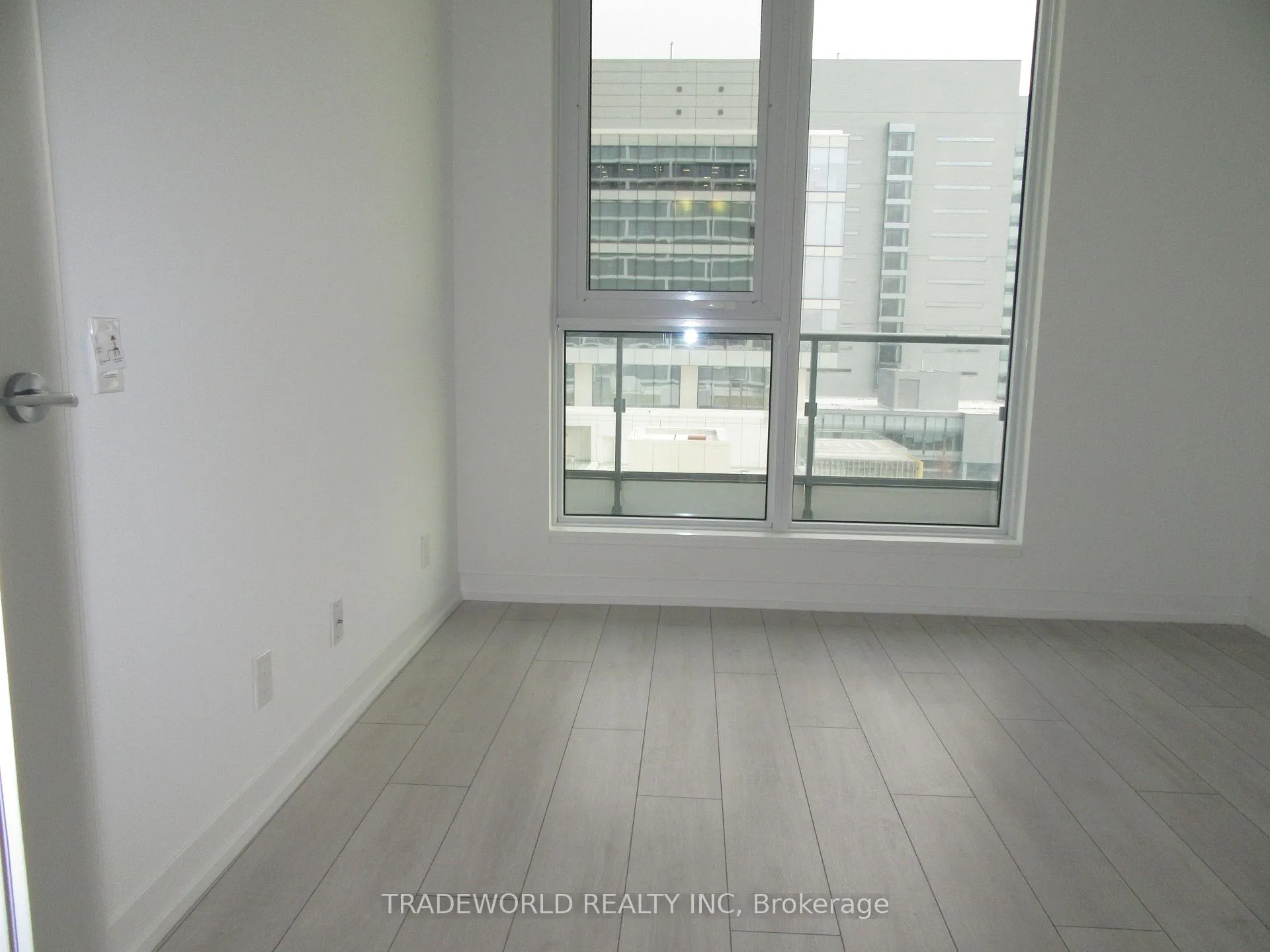 Photo 7 of Unit 805, 5 Buttermill Avenue, Vaughan, Concord — HOMEH