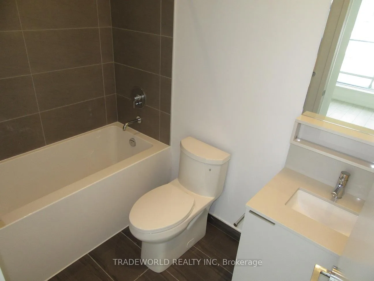 Photo 9 of Unit 805, 5 Buttermill Avenue, Vaughan, Concord — HOMEH
