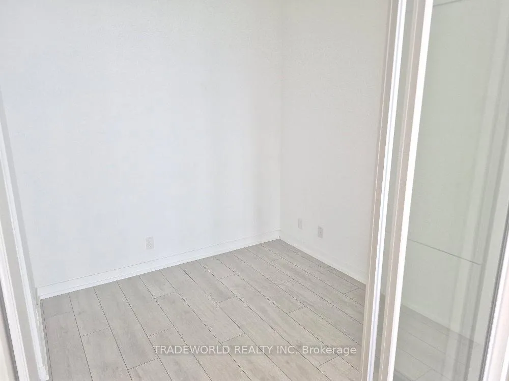 Photo 10 of Unit 805, 5 Buttermill Avenue, Vaughan, Concord — HOMEH