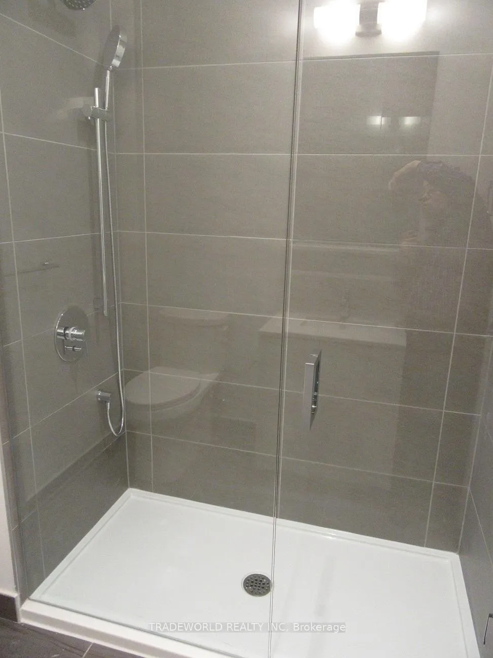 Photo 13 of Unit 805, 5 Buttermill Avenue, Vaughan, Concord — HOMEH
