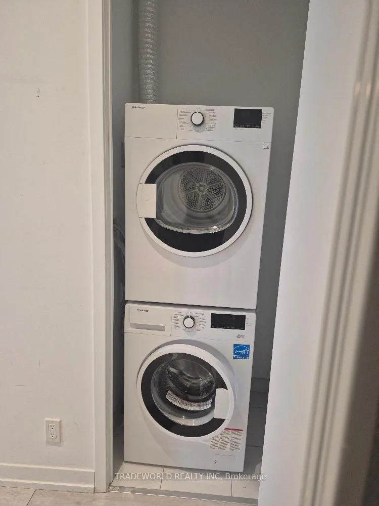 Photo 14 of Unit 805, 5 Buttermill Avenue, Vaughan, Concord — HOMEH