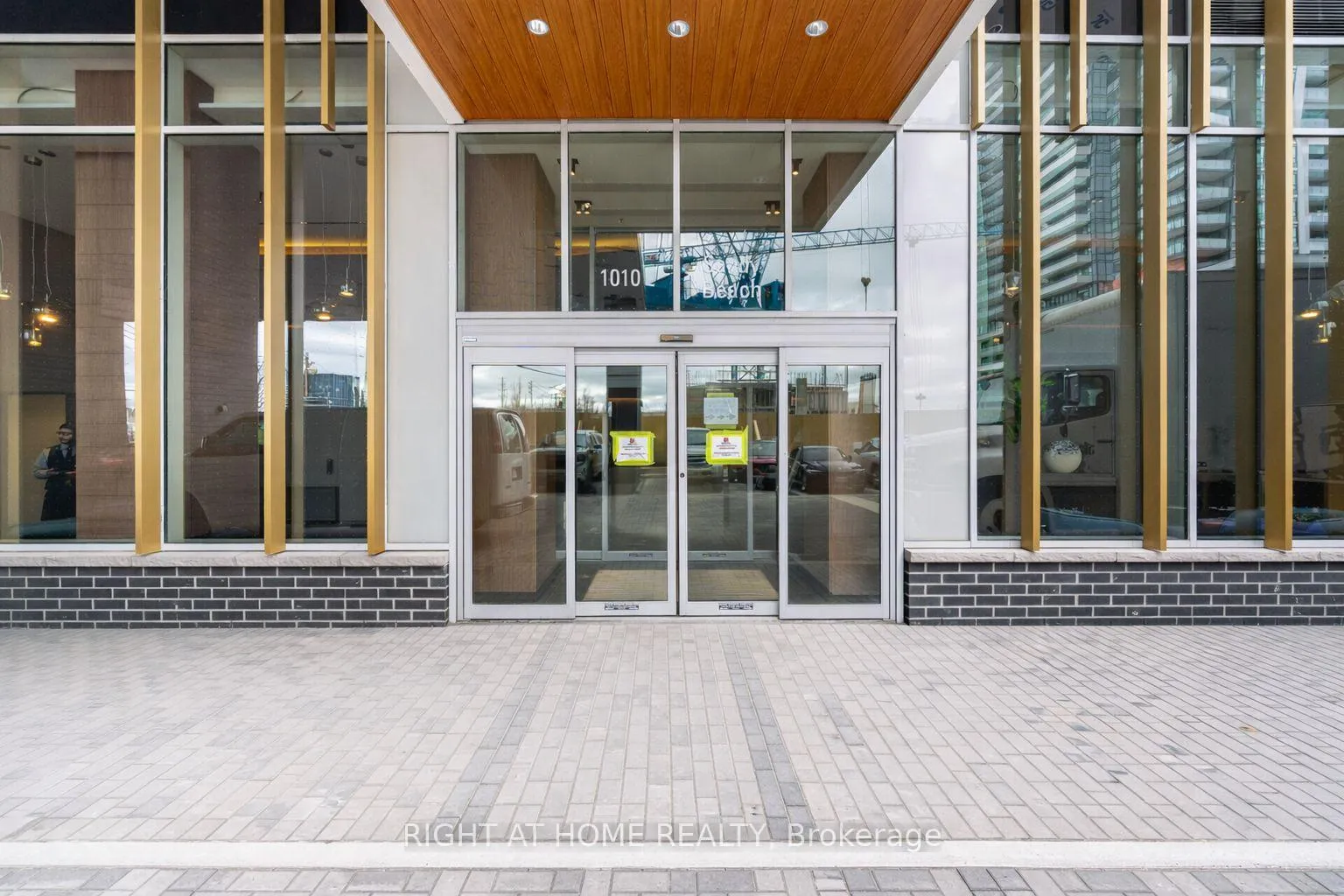Photo 3 of Unit 2307, 1010 Sandy Beach Road, Pickering, Bay Ridges — HOMEH