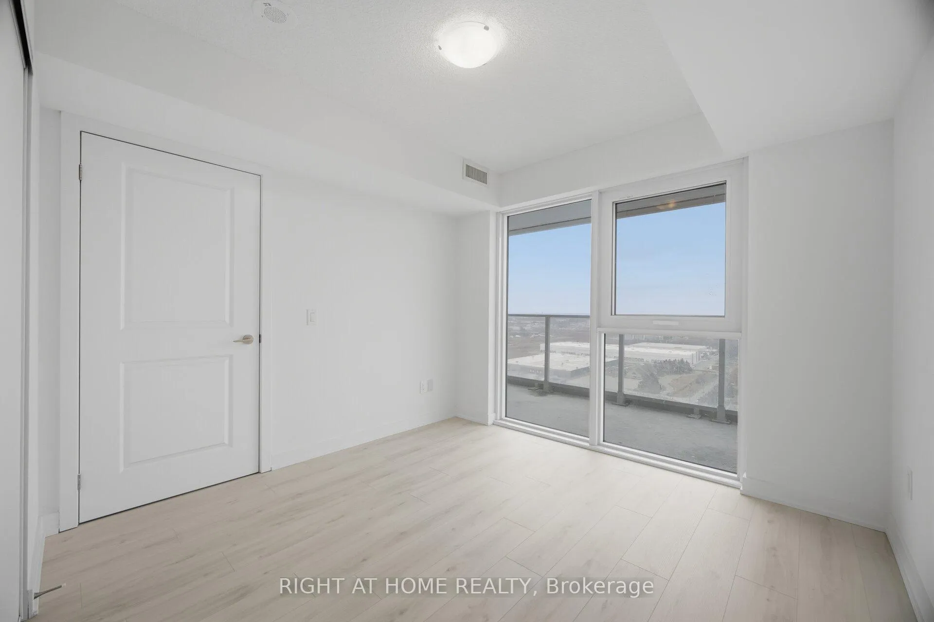 Photo 6 of Unit 2307, 1010 Sandy Beach Road, Pickering, Bay Ridges — HOMEH