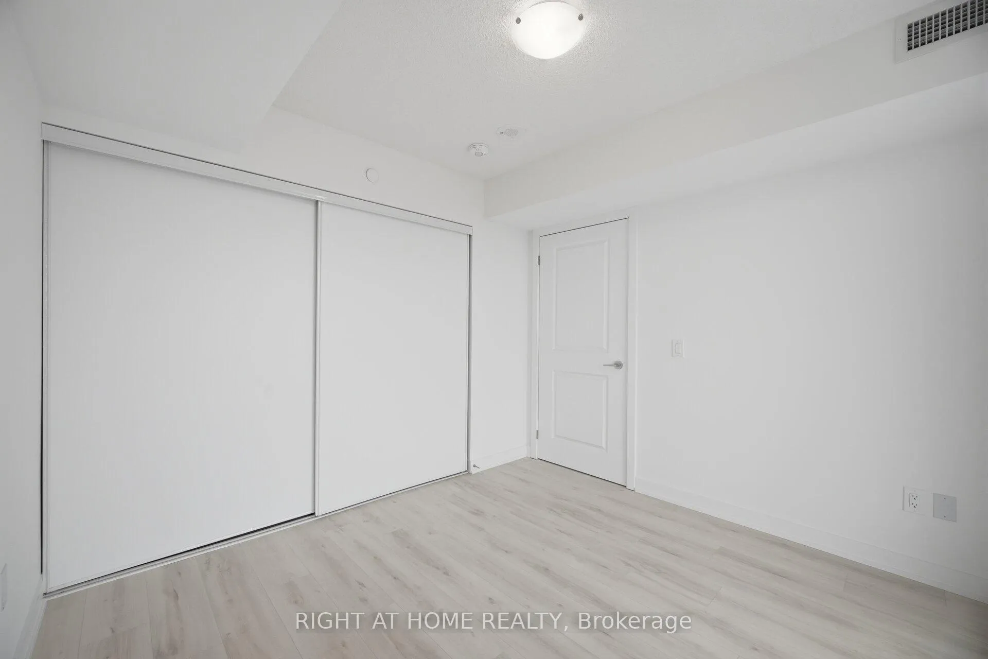 Photo 7 of Unit 2307, 1010 Sandy Beach Road, Pickering, Bay Ridges — HOMEH