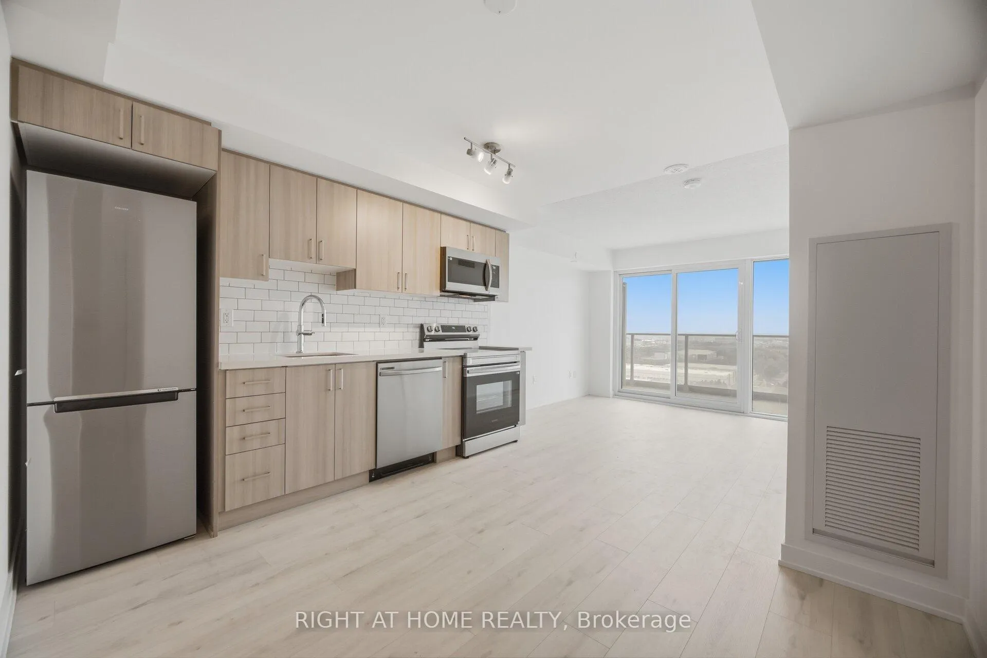 Photo 8 of Unit 2307, 1010 Sandy Beach Road, Pickering, Bay Ridges — HOMEH