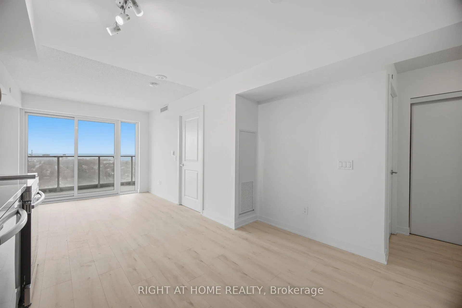 Photo 10 of Unit 2307, 1010 Sandy Beach Road, Pickering, Bay Ridges — HOMEH
