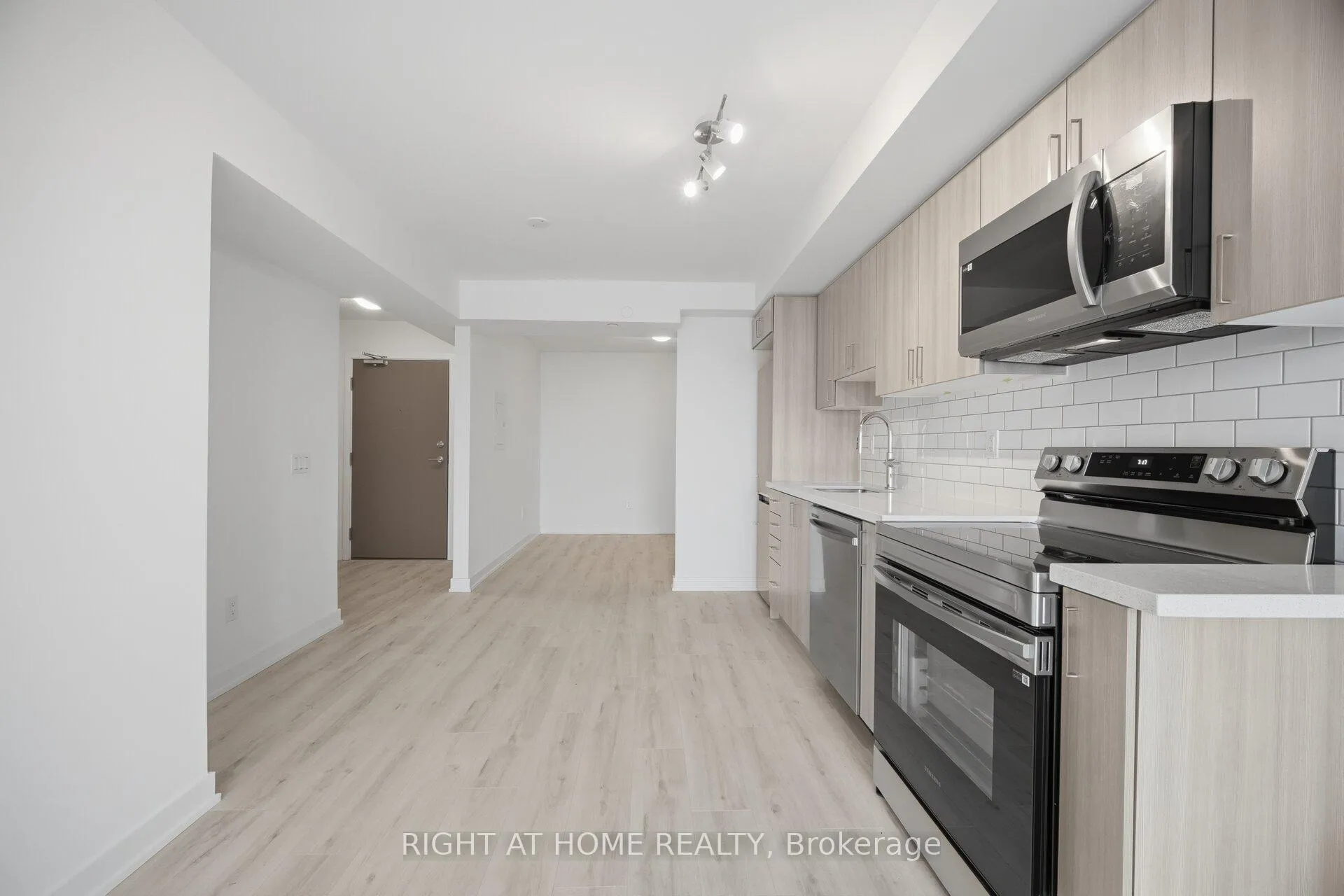 Photo 12 of Unit 2307, 1010 Sandy Beach Road, Pickering, Bay Ridges — HOMEH