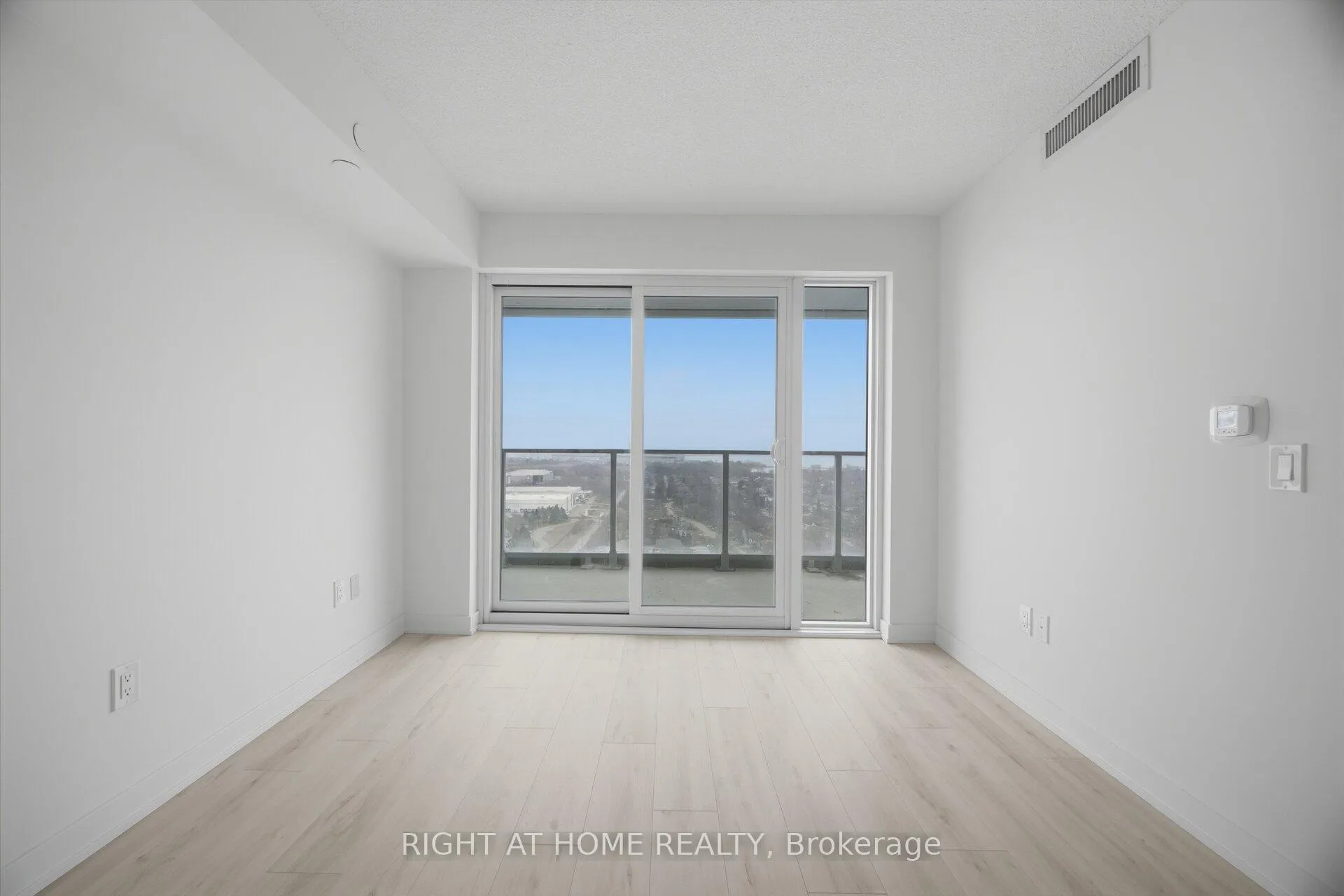 Photo 14 of Unit 2307, 1010 Sandy Beach Road, Pickering, Bay Ridges — HOMEH