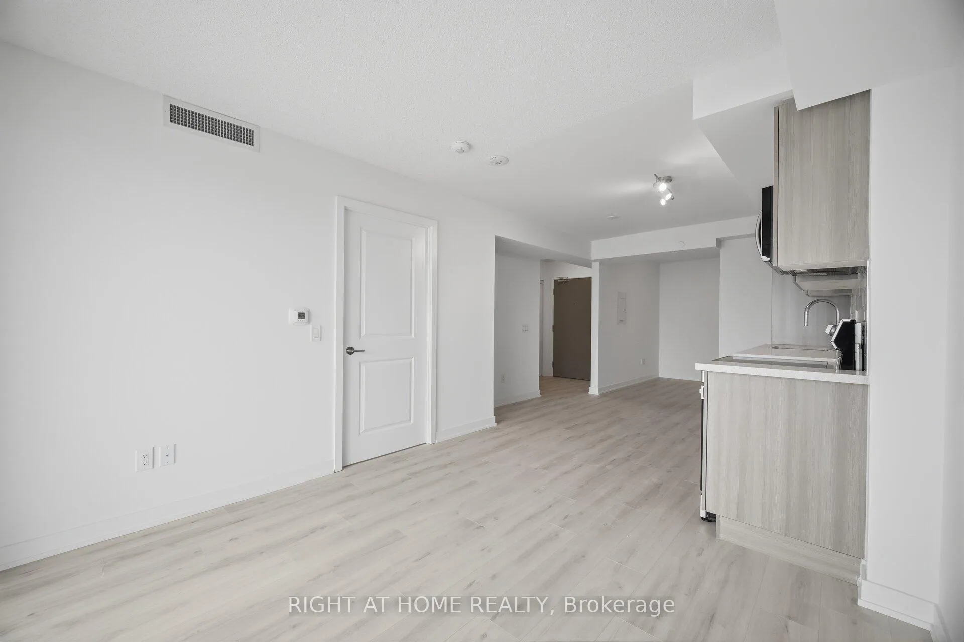 Photo 17 of Unit 2307, 1010 Sandy Beach Road, Pickering, Bay Ridges — HOMEH