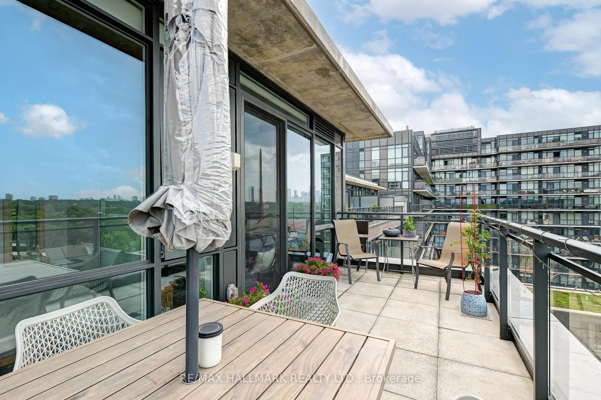 Photo 5 of Unit 813, 1238 Dundas Street E, Toronto, South Riverdale — HOMEH