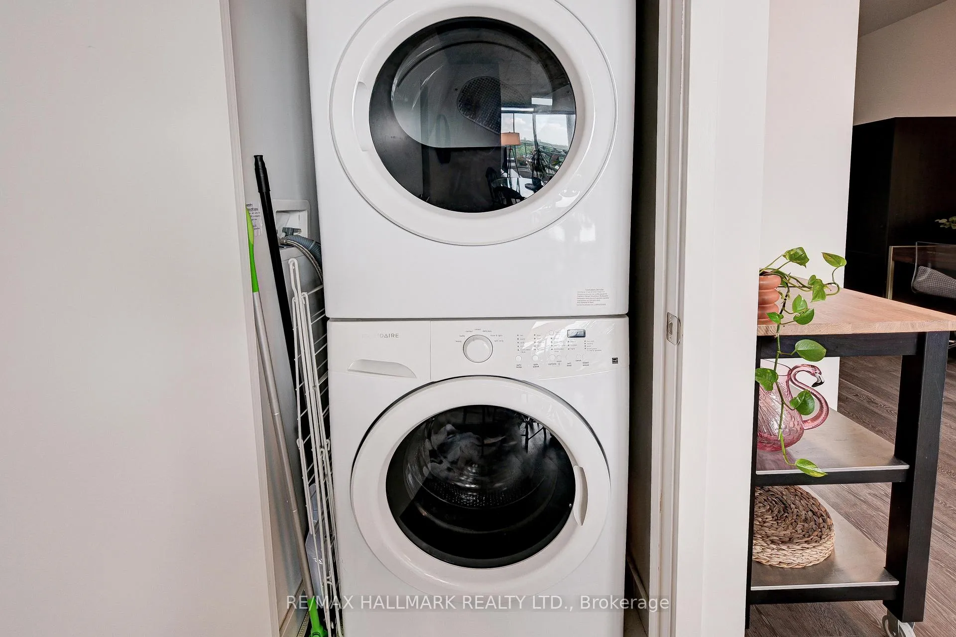 Photo 11 of Unit 813, 1238 Dundas Street E, Toronto, South Riverdale — HOMEH