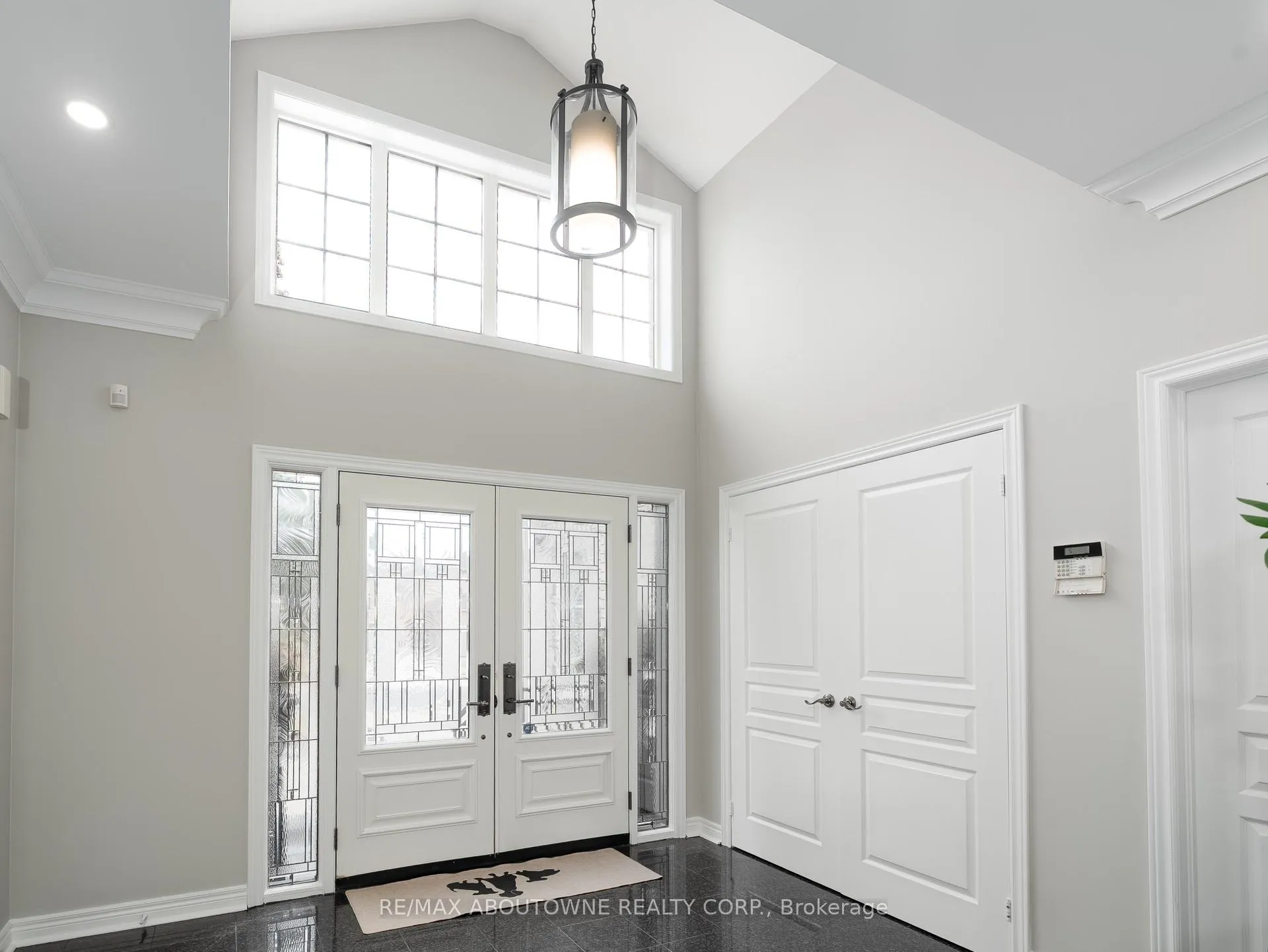Photo 2 of 22 Siderno Crescent, Vaughan, East Woodbridge — HOMEH