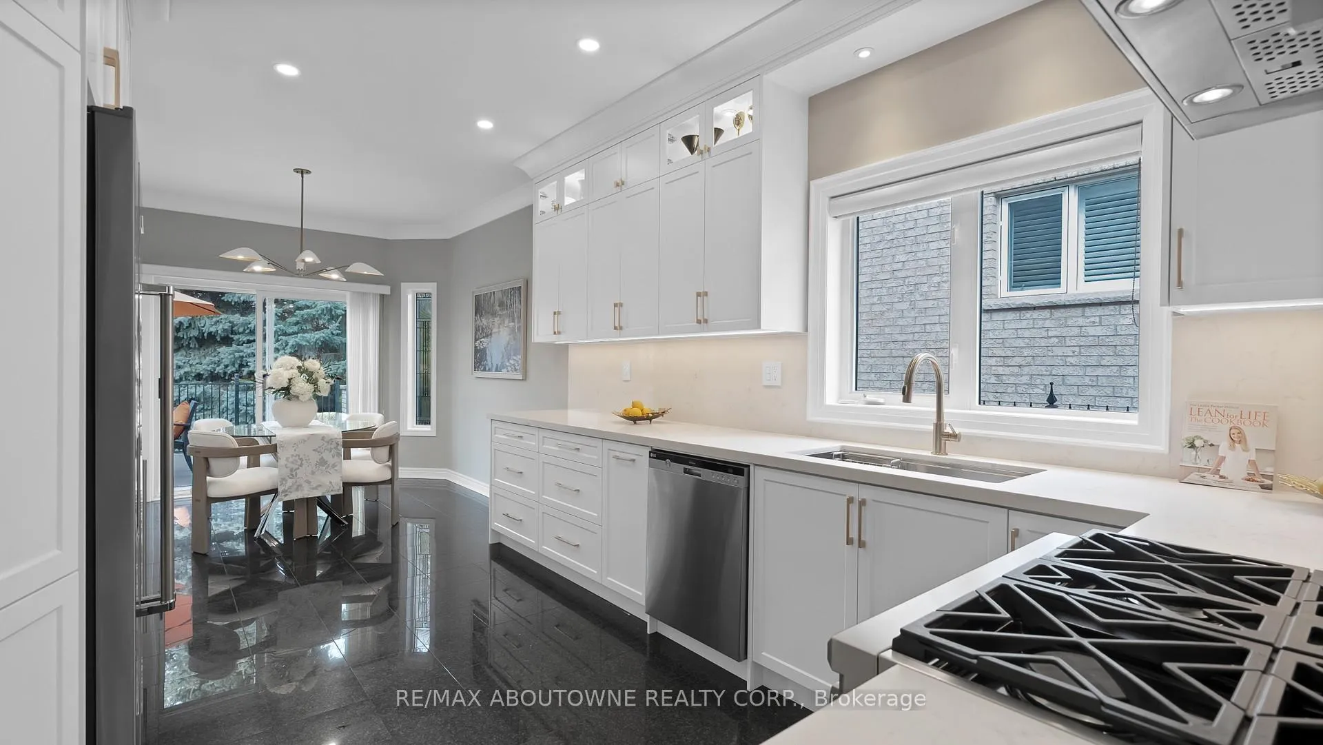 Photo 13 of 22 Siderno Crescent, Vaughan, East Woodbridge — HOMEH