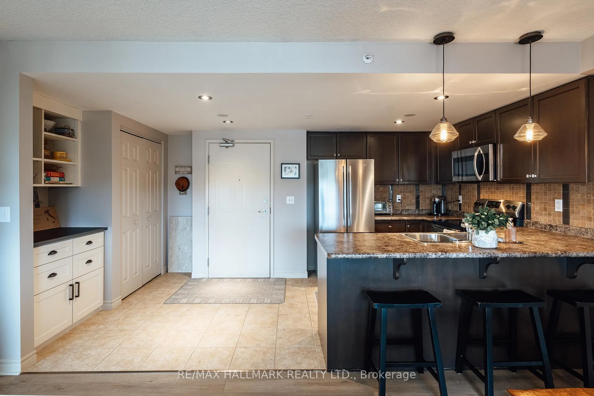 Photo 4 of Unit 408, 39 Goodwin Drive, Guelph, Pineridge/Westminster Woods — HOMEH