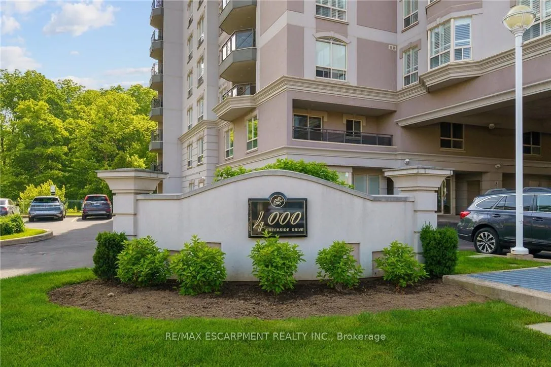 Photo 3 of Unit 703, 4000 Creekside Drive, Hamilton, Dundas — HOMEH
