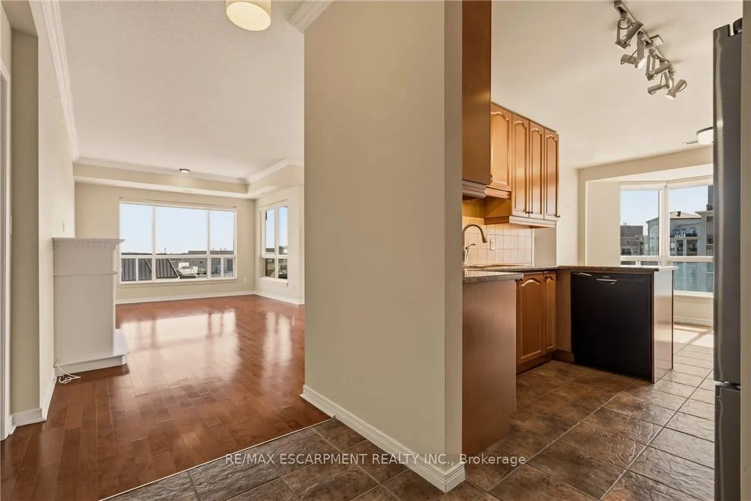 Photo 6 of Unit 703, 4000 Creekside Drive, Hamilton, Dundas — HOMEH