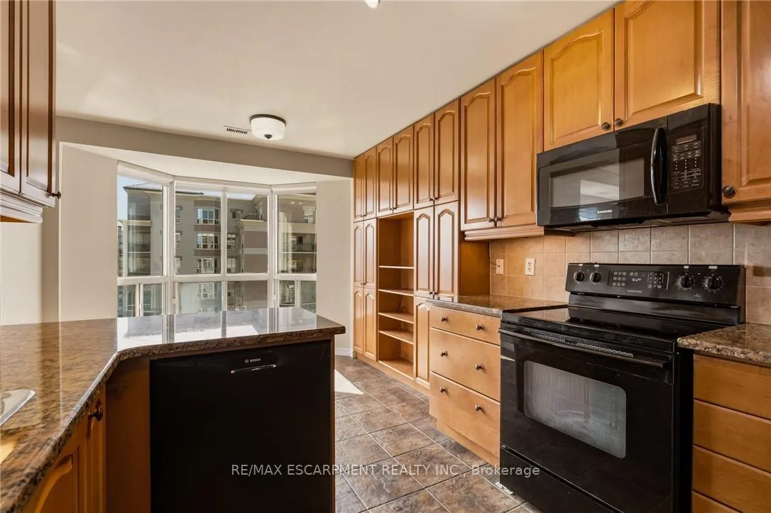 Photo 8 of Unit 703, 4000 Creekside Drive, Hamilton, Dundas — HOMEH