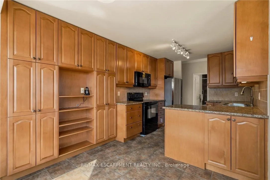Photo 12 of Unit 703, 4000 Creekside Drive, Hamilton, Dundas — HOMEH