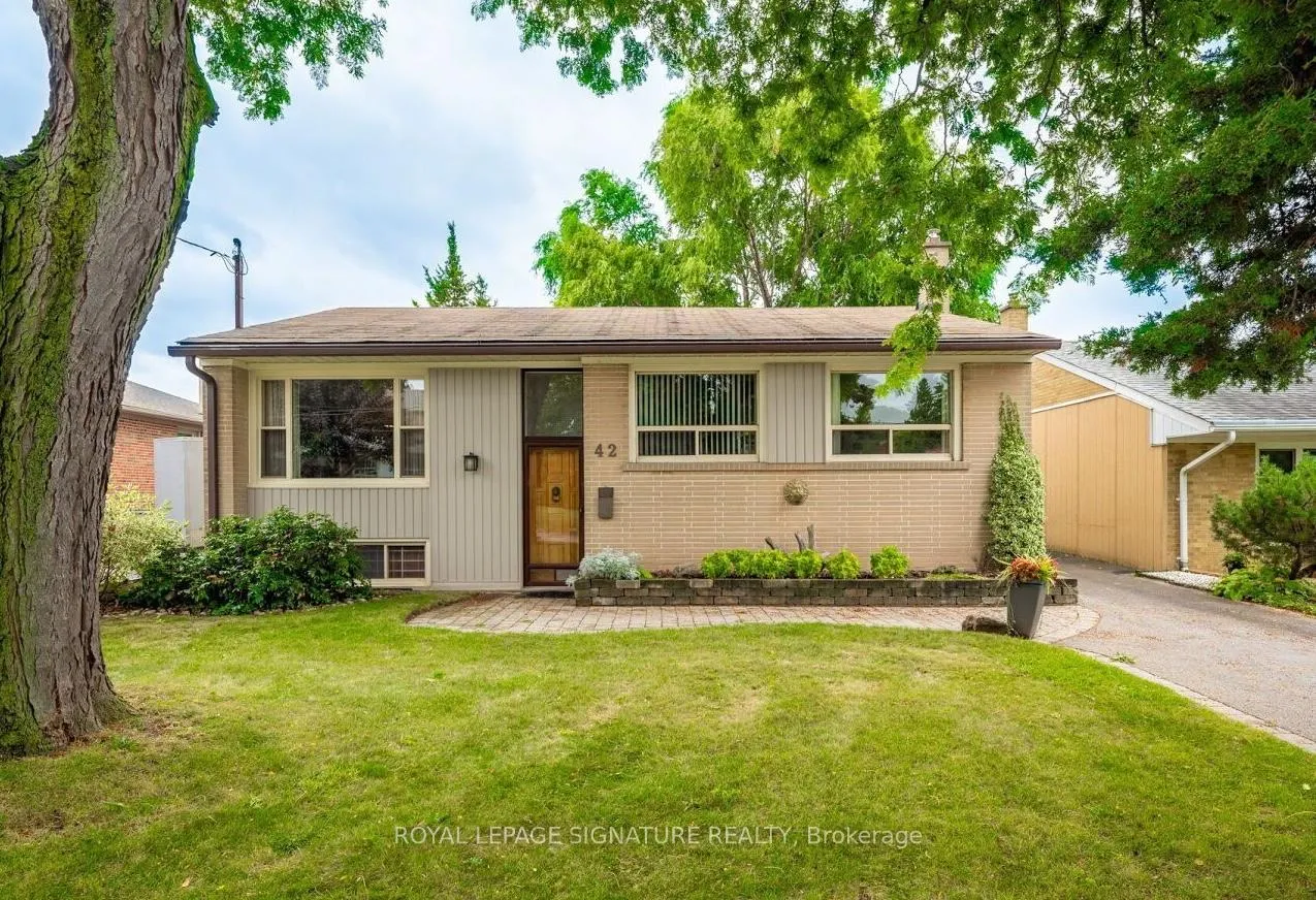 Photo 2 of Unit Mainfloor, 42 Jubilee Crescent, North York, Humberlea-Pelmo Park — HOMEH
