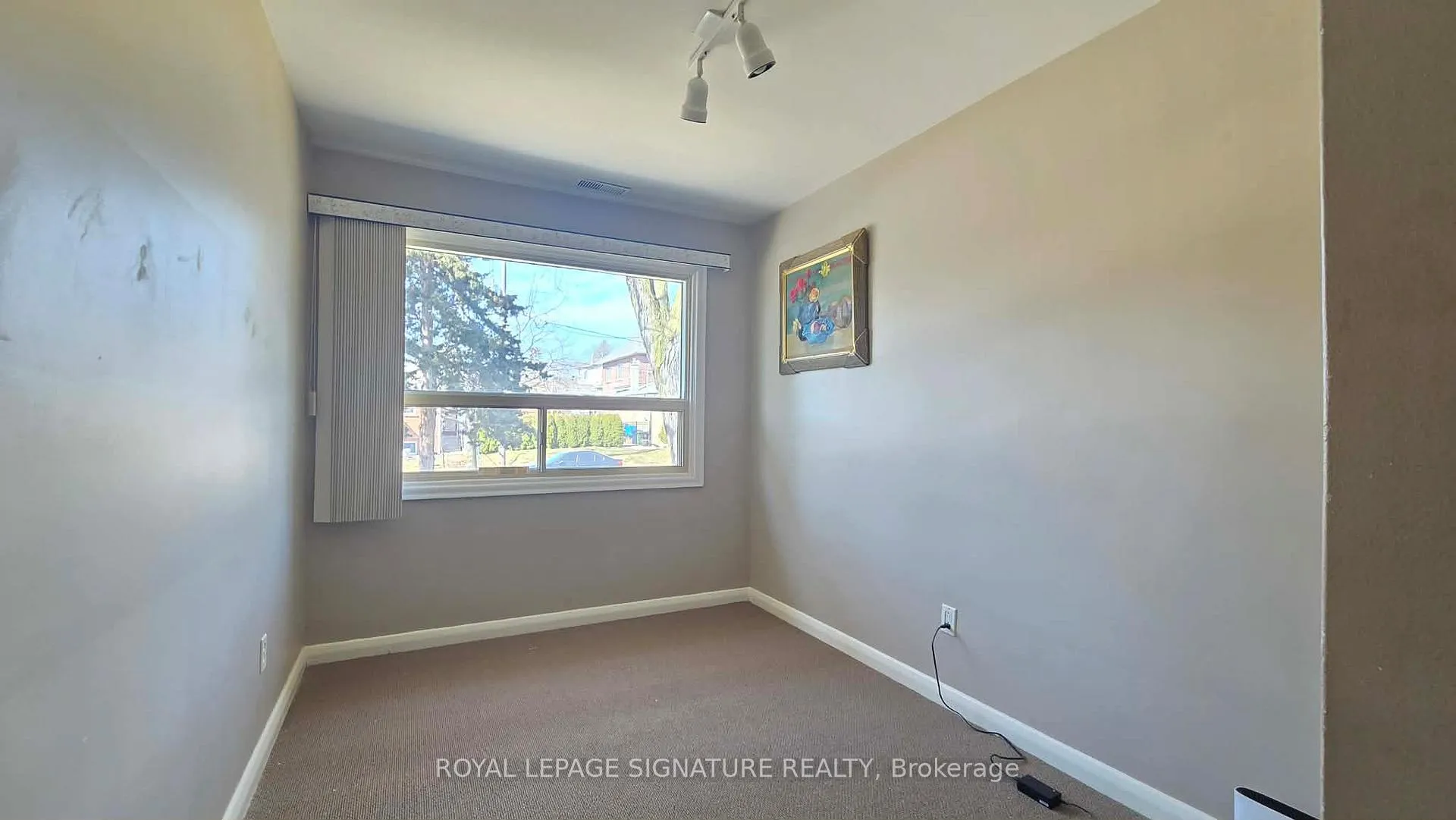 Photo 8 of Unit Mainfloor, 42 Jubilee Crescent, North York, Humberlea-Pelmo Park — HOMEH