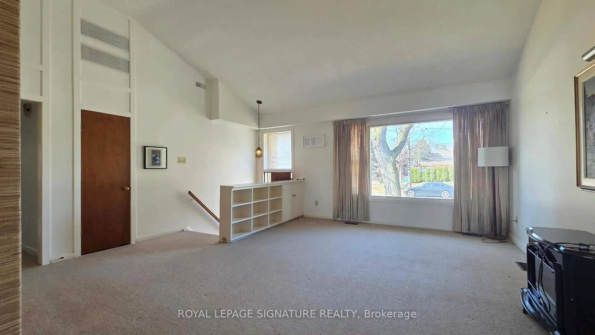 Photo 13 of Unit Mainfloor, 42 Jubilee Crescent, North York, Humberlea-Pelmo Park — HOMEH