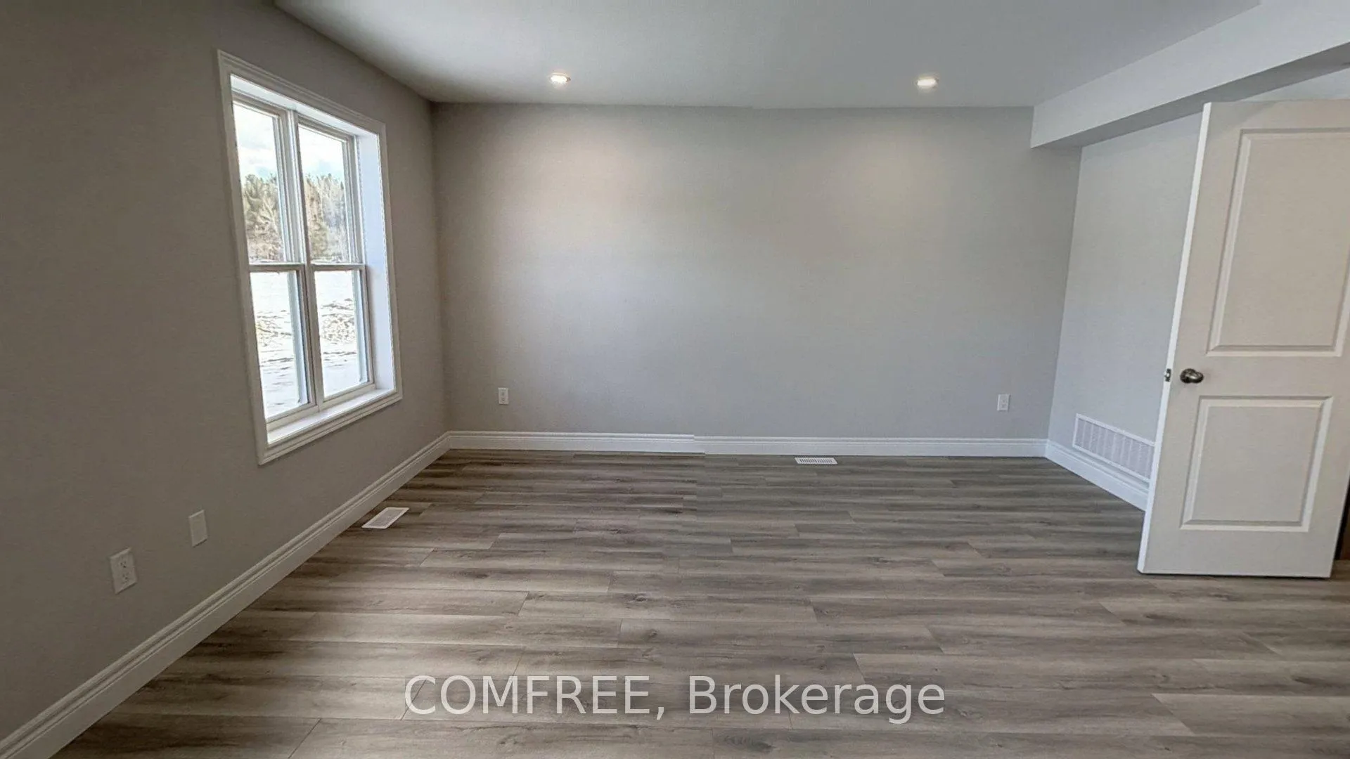 Photo 3 of 31 McConnell Crescent, Bracebridge, Macaulay — HOMEH