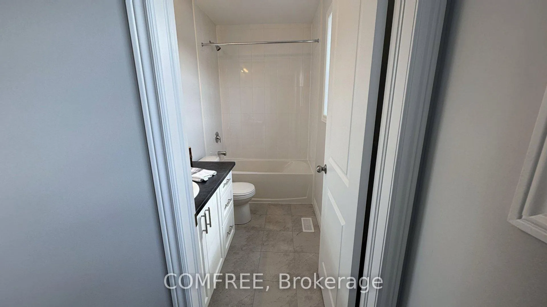 Photo 15 of 31 McConnell Crescent, Bracebridge, Macaulay — HOMEH