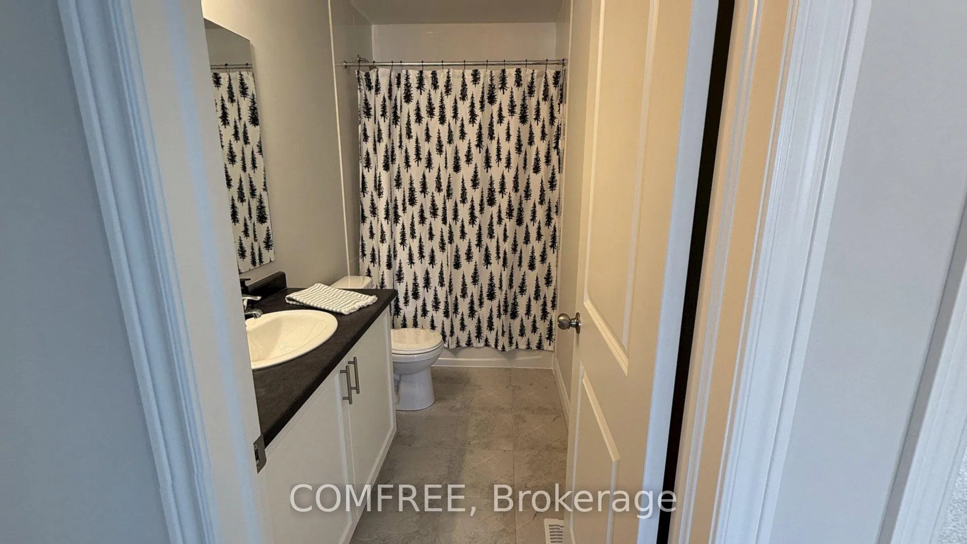 Photo 17 of 31 McConnell Crescent, Bracebridge, Macaulay — HOMEH