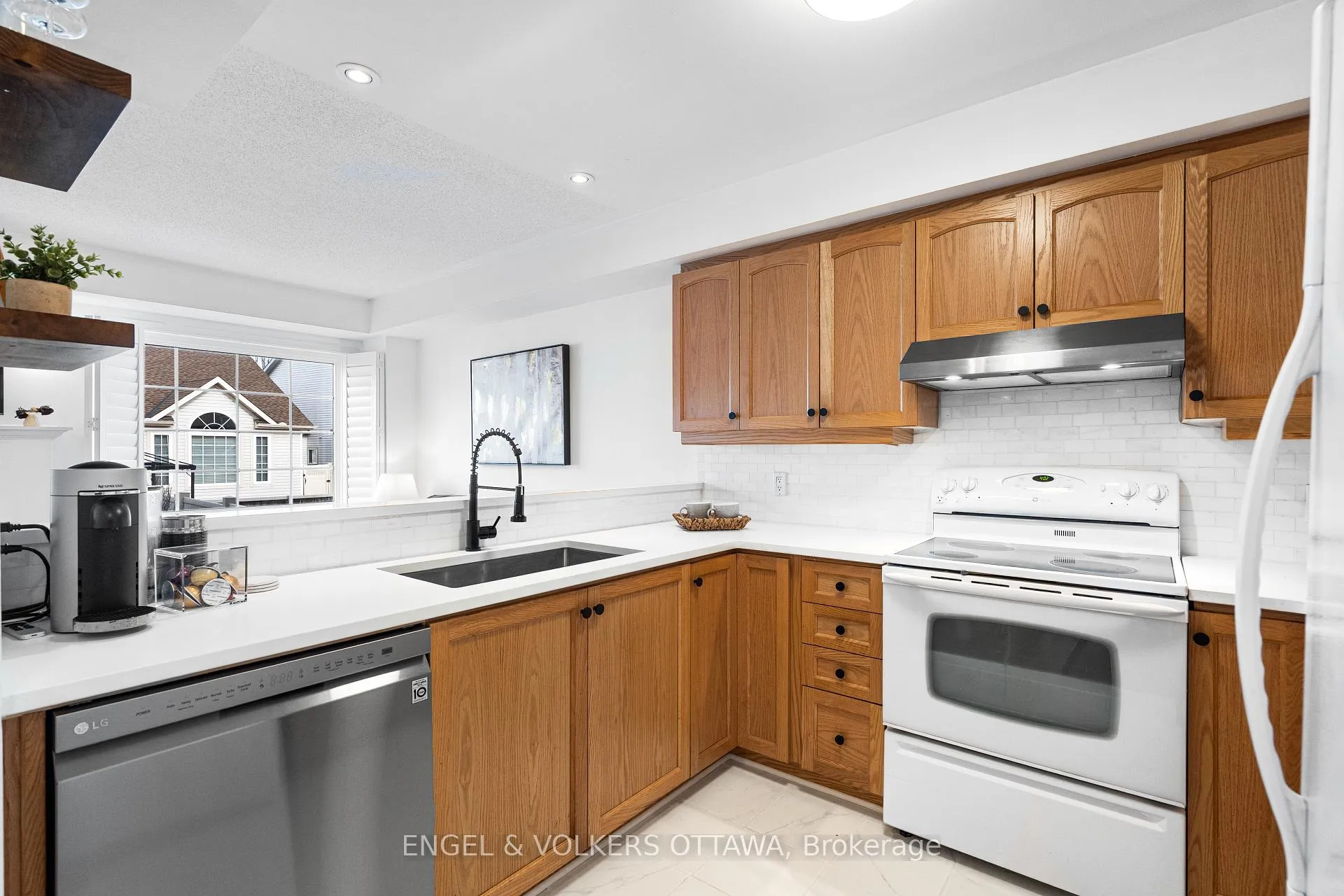 Photo 13 of 293 Silbrass Private, Ottawa, Barrhaven - Stonebridge — HOMEH