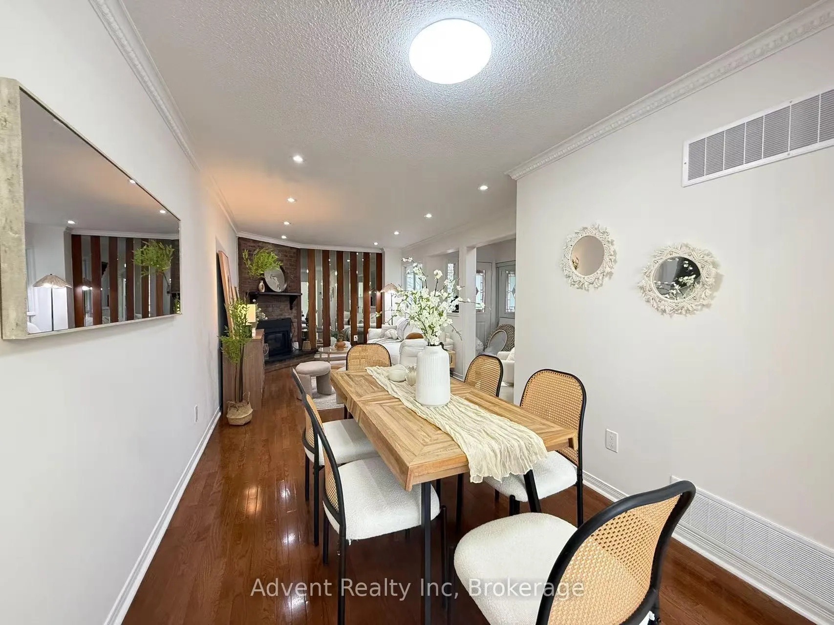 Photo 4 of 45 Cheeseman Drive, Markham, Milliken Mills West — HOMEH