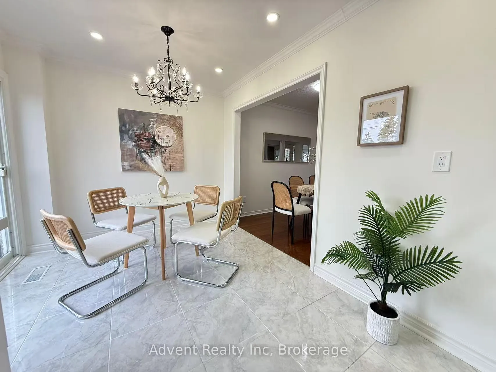 Photo 5 of 45 Cheeseman Drive, Markham, Milliken Mills West — HOMEH