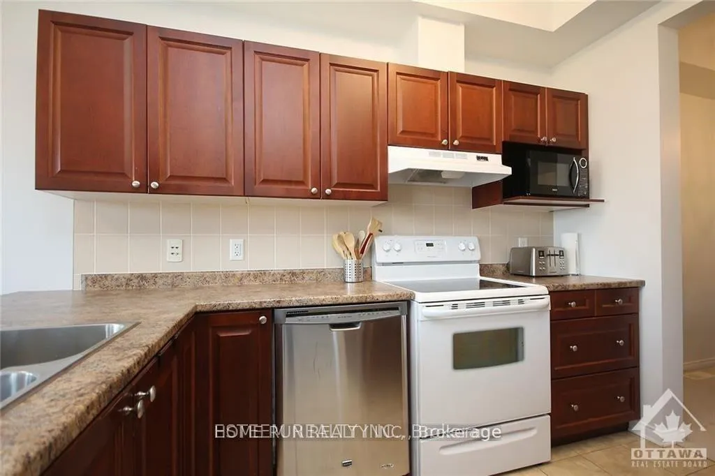 Photo 24 of 608 Pepperville Crescent, Ottawa, Kanata - Emerald Meadows/Trailwest — HOMEH