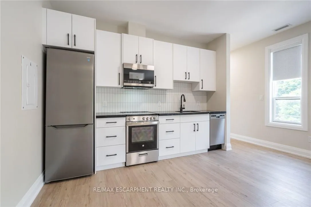 Photo 2 of Unit A, 9 Munn Street, Hamilton, Raleigh — HOMEH