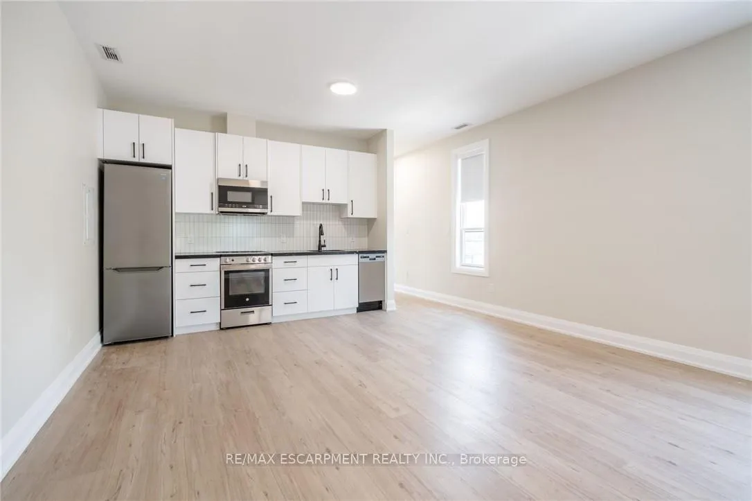 Photo 3 of Unit A, 9 Munn Street, Hamilton, Raleigh — HOMEH