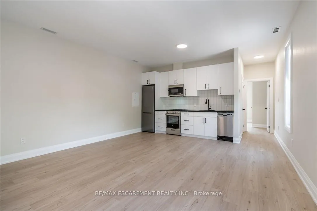 Photo 4 of Unit A, 9 Munn Street, Hamilton, Raleigh — HOMEH