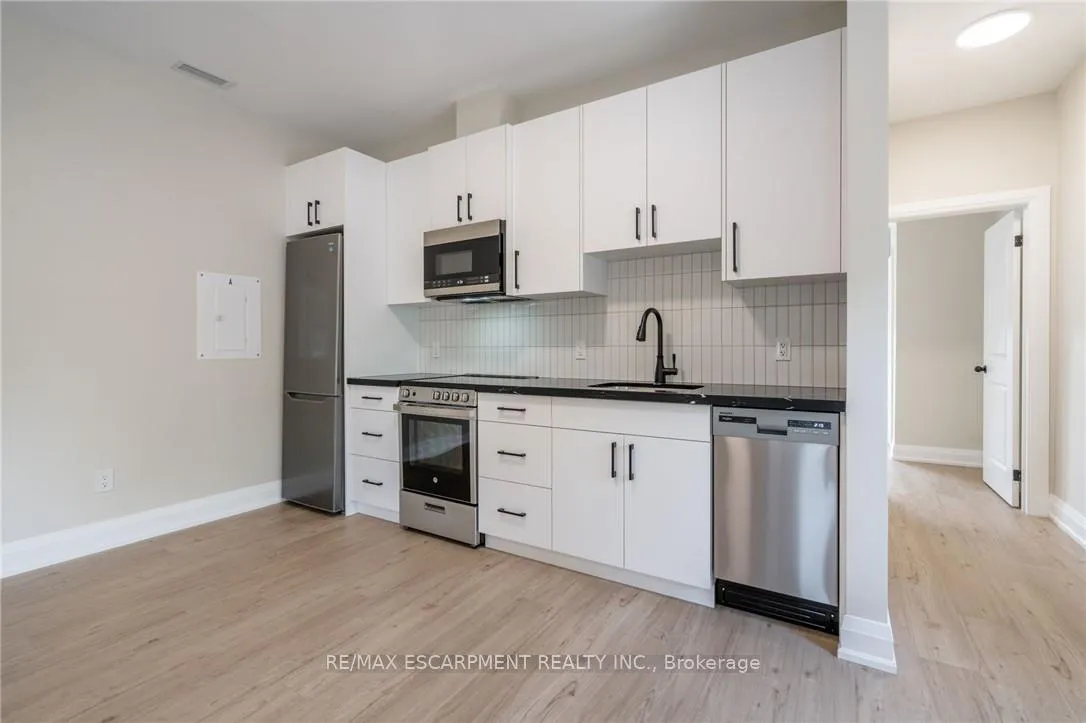 Photo 5 of Unit A, 9 Munn Street, Hamilton, Raleigh — HOMEH