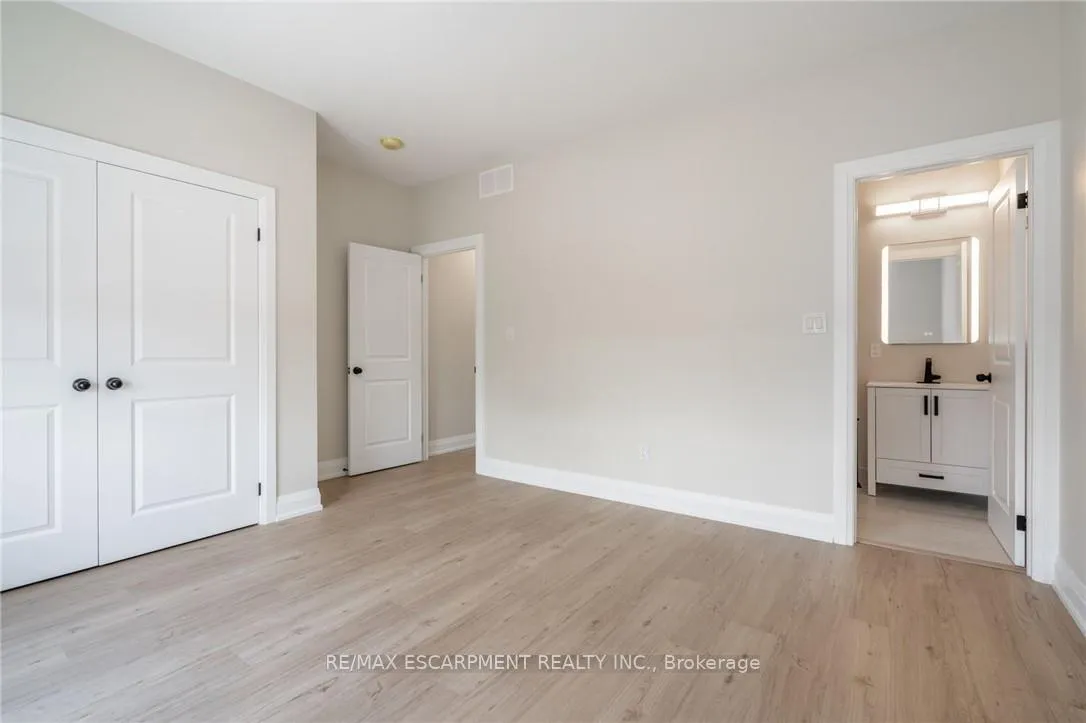Photo 12 of Unit A, 9 Munn Street, Hamilton, Raleigh — HOMEH