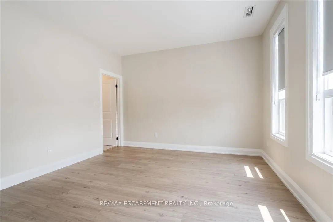 Photo 13 of Unit A, 9 Munn Street, Hamilton, Raleigh — HOMEH