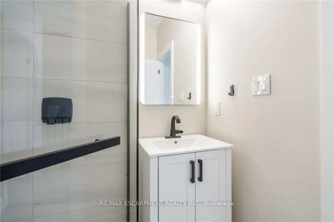 Photo 17 of Unit A, 9 Munn Street, Hamilton, Raleigh — HOMEH
