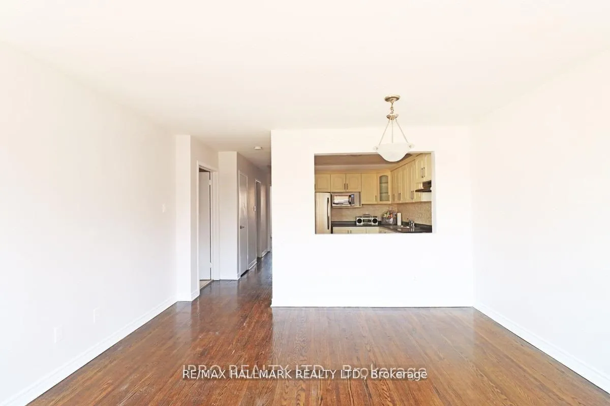 Photo 3 of 1237E Woodbine Avenue, Toronto, Woodbine-Lumsden — HOMEH