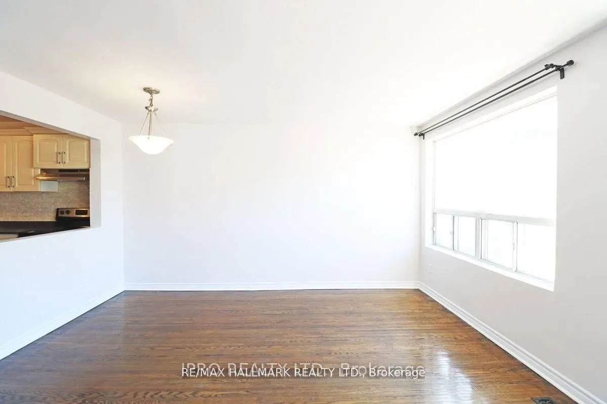 Photo 4 of 1237E Woodbine Avenue, Toronto, Woodbine-Lumsden — HOMEH